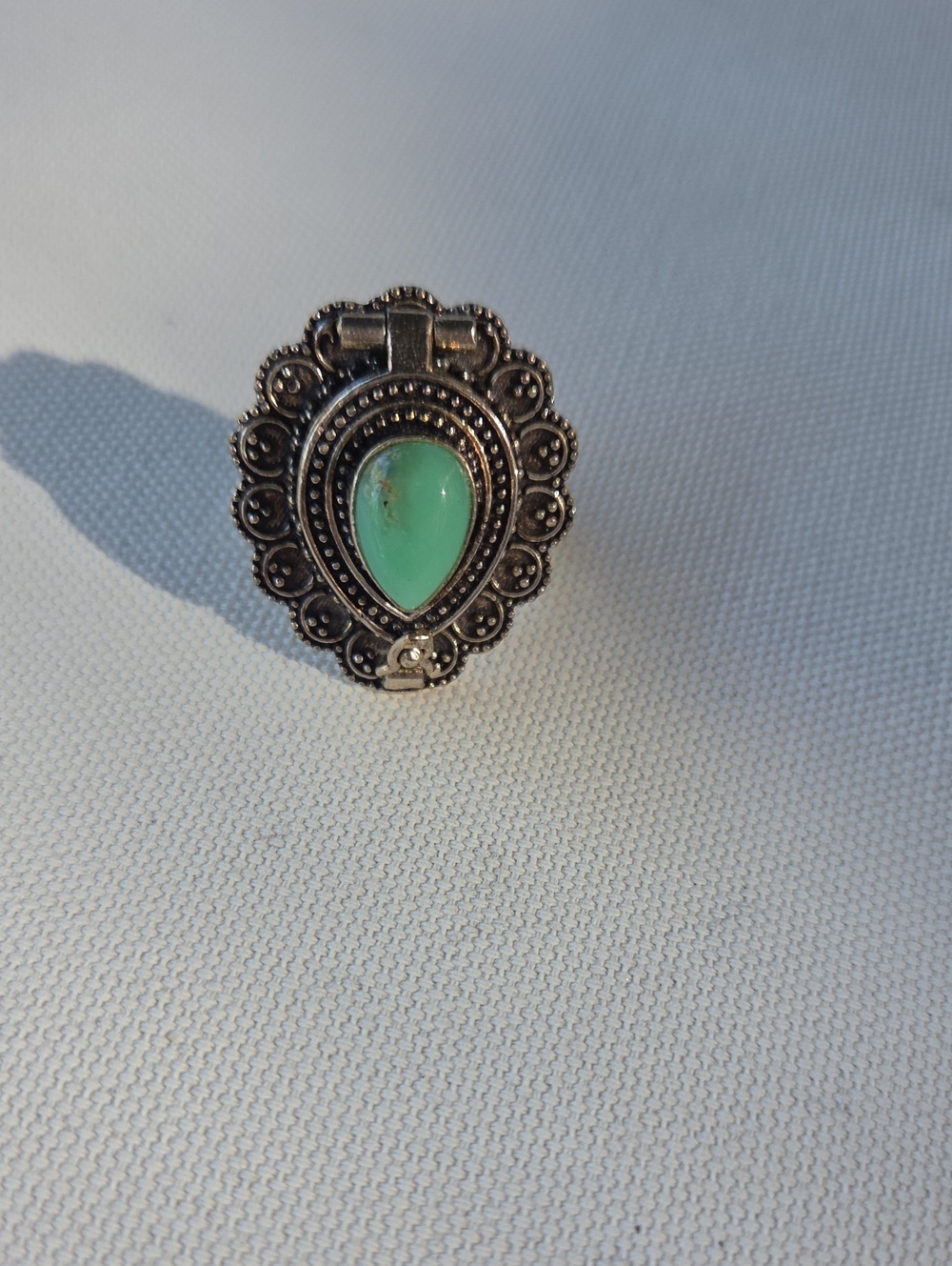 Vintage-Inspired Green Teardrop Stone Poison Ring Unbranded
